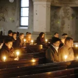 EKM Kirche mit Kerzen  EKM