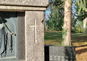 Friedhof segnender Jesus 