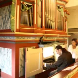 Organist Matthias Grünert an der Orgel in Neusitz  Christiane Linke